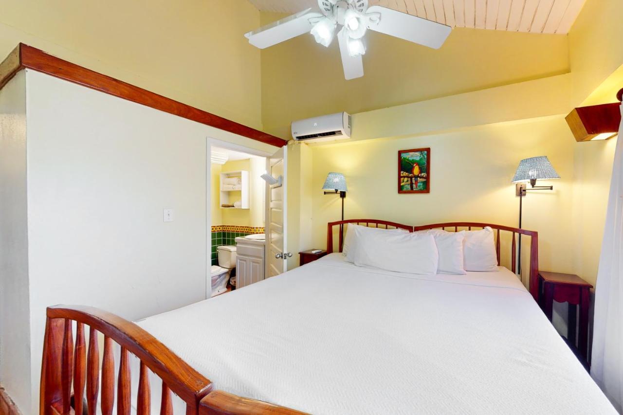 Condo #27 @ Beachside Villas Dangriga Exterior foto